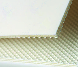 Біла гладка харчова транспортувальна стрічка ПВХ P22-21N FDA завтовшки 3 мм двошарова, міцністю 180 Н/мм