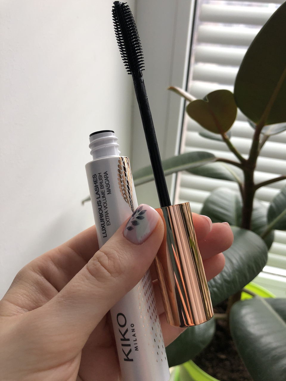 Туш для вій супер об'ємна ,чорна KIKO MILANO Luxurious Lashes Extra