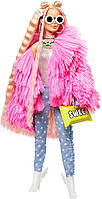 Лялька Барбі Екстра Модниця блондинка в рожевому пальто Barbie Extra Doll in Pink Fluffy Coat