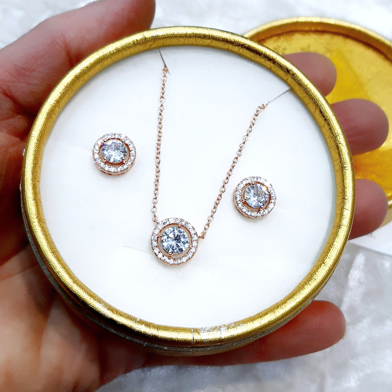 Набір сережки та кольє "Алмазні золоті кружечки" - оригінальний солідний подарунок у футлярі для дівчини