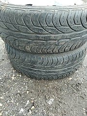 Гума 2 шт 195/60 R15 11 рік 7 мм Словаччина літо UNIROYAL 995404...