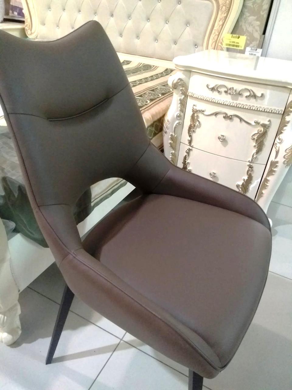 Поворотне крісло R-50 капучіно від Vetro Mebel, екошкіра + чорний метал