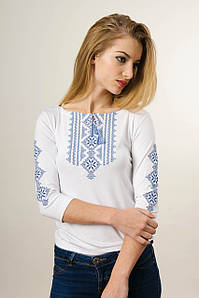 Повсякденна жіноча вишиванка із рукавом 3/4 білого кольору із синьою вишивкою «Гуцулка»