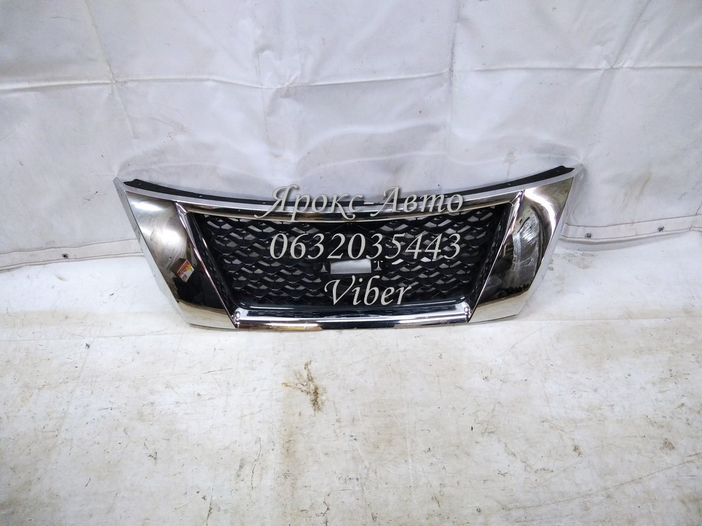 Решітка радіатора, Nissan Pathfinder (R52) 2013 - є дифекты на хромі, відламана і пару кріплень, фото 1