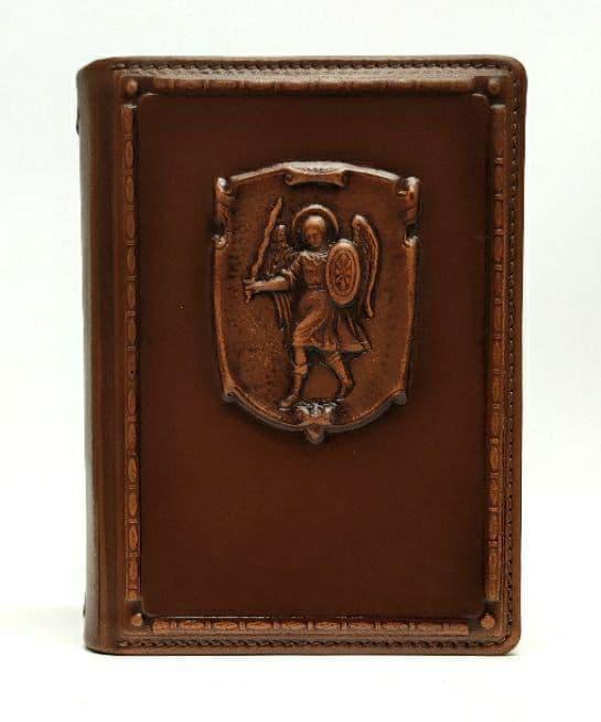 Щоденник А6 не датований в шкіряній обкладинці з об'ємним тисненням "Архангел Михаїл", фото 1