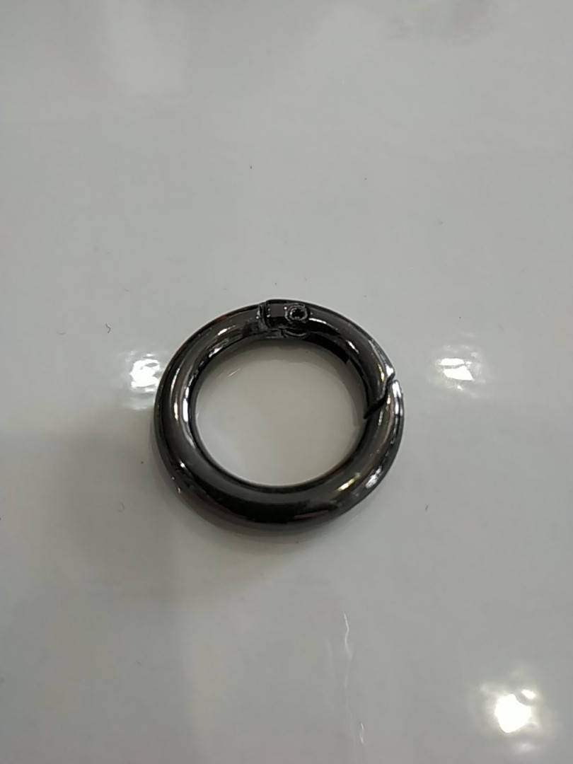 

Кольцо-карабин блек-никель 20 мм