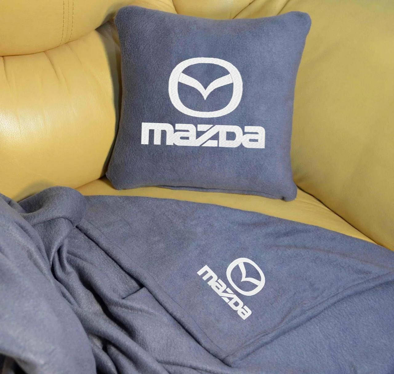

Плед с подушкой в машину с логотипом авто Mazda