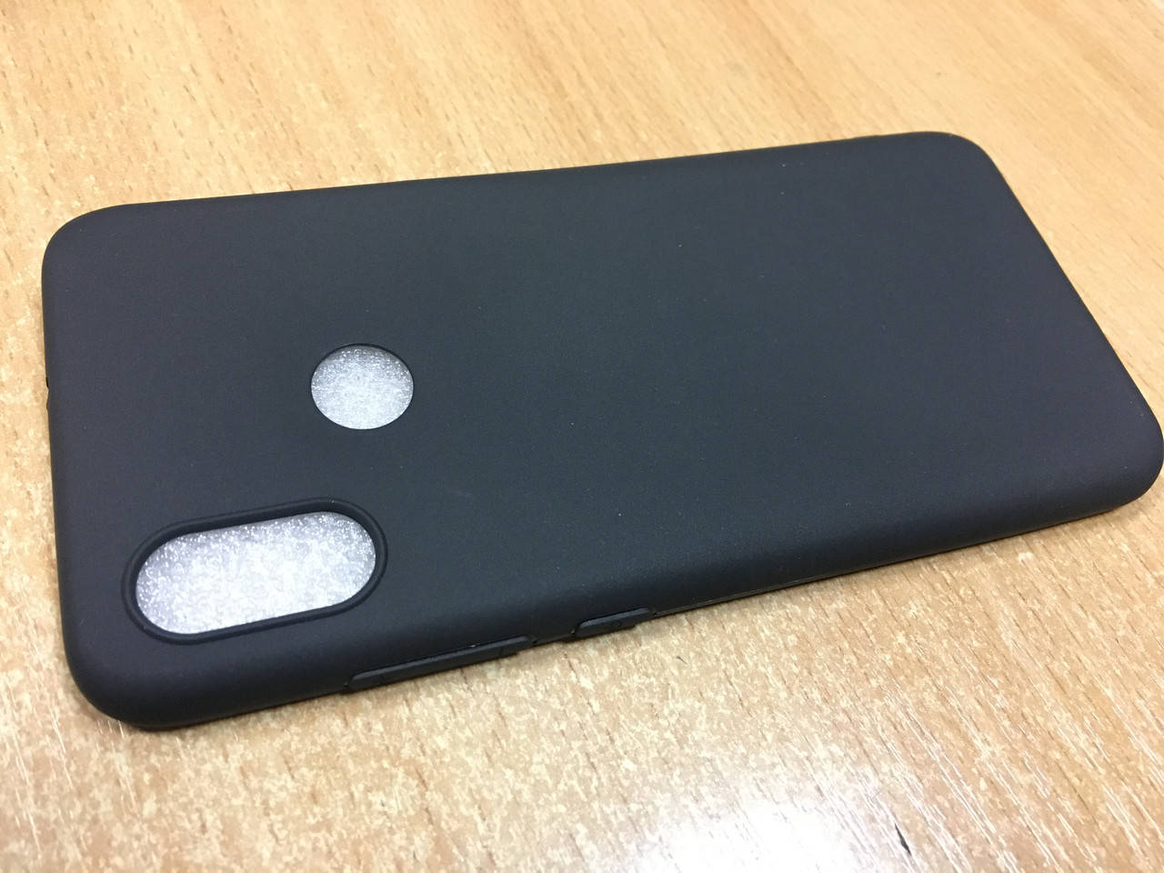 

Черный матовый силиконовый-бампер для Xiaomi Mi8