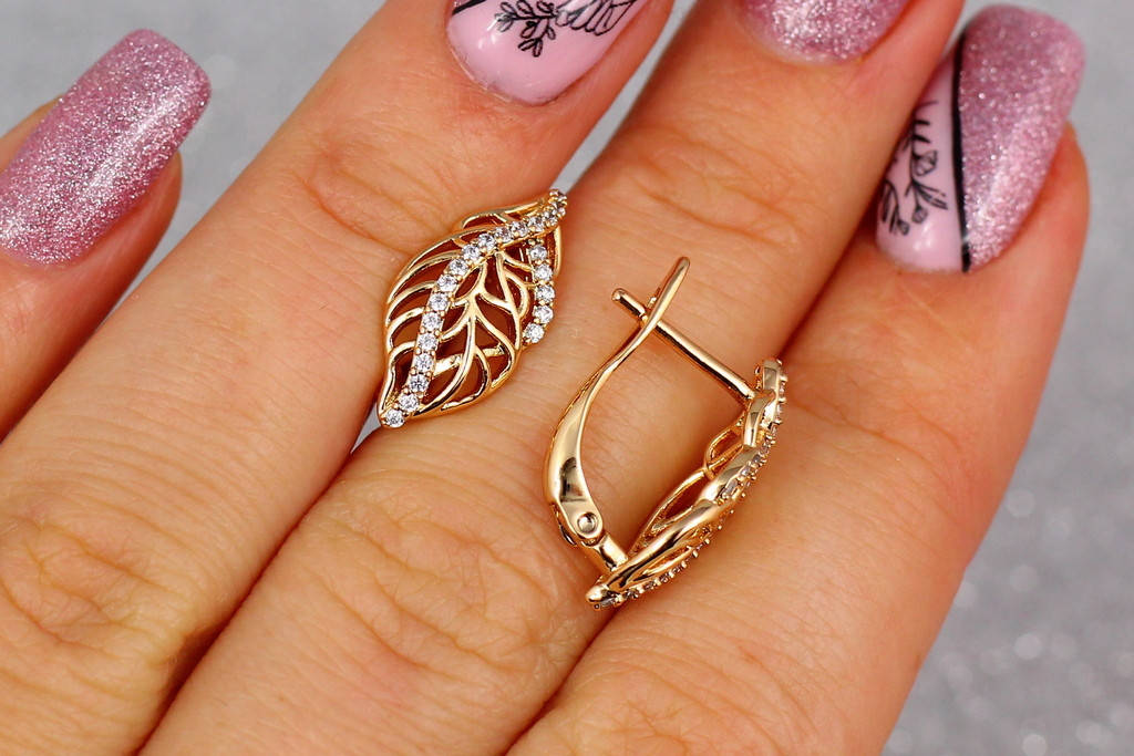 

Серьги Xuping Jewelry листик с прожилкой из камней 1.7 см золотистые