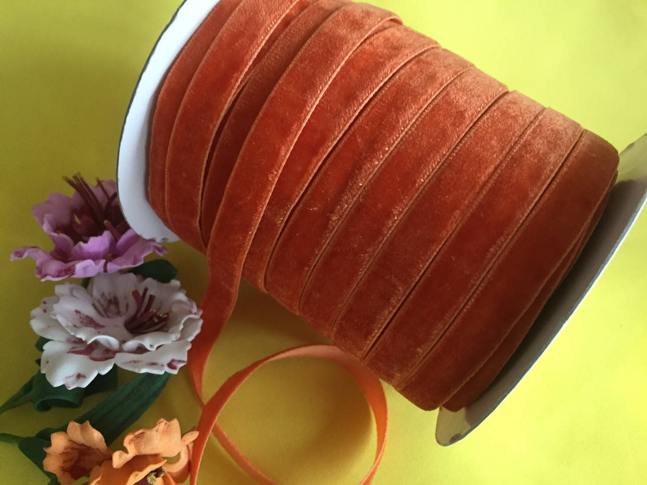 

Лента бархатная 1см оранжевый