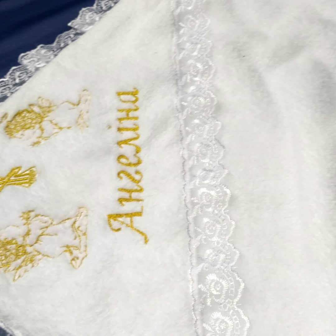 

Именная крыжма для крещения девочки велсофт +атлас с уголком "Ангелы"".