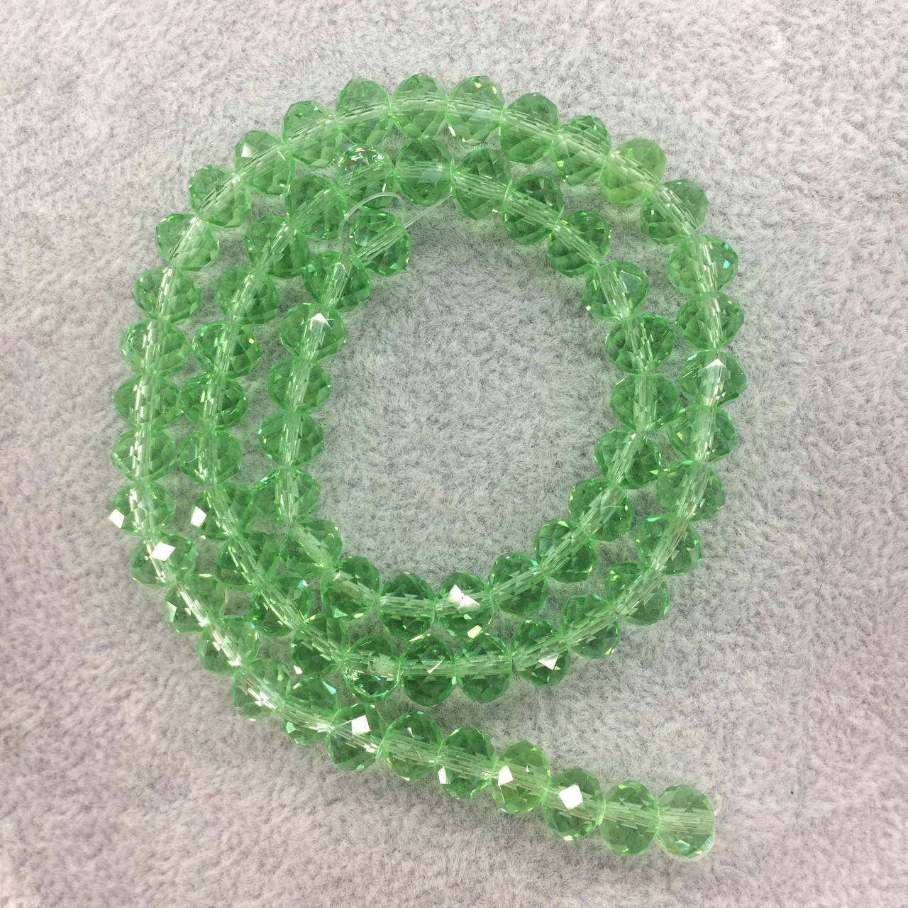 

Бусины на нитке Стекло рондель d=8мм цвет светло-зеленый (~72 бусины на на нитке)