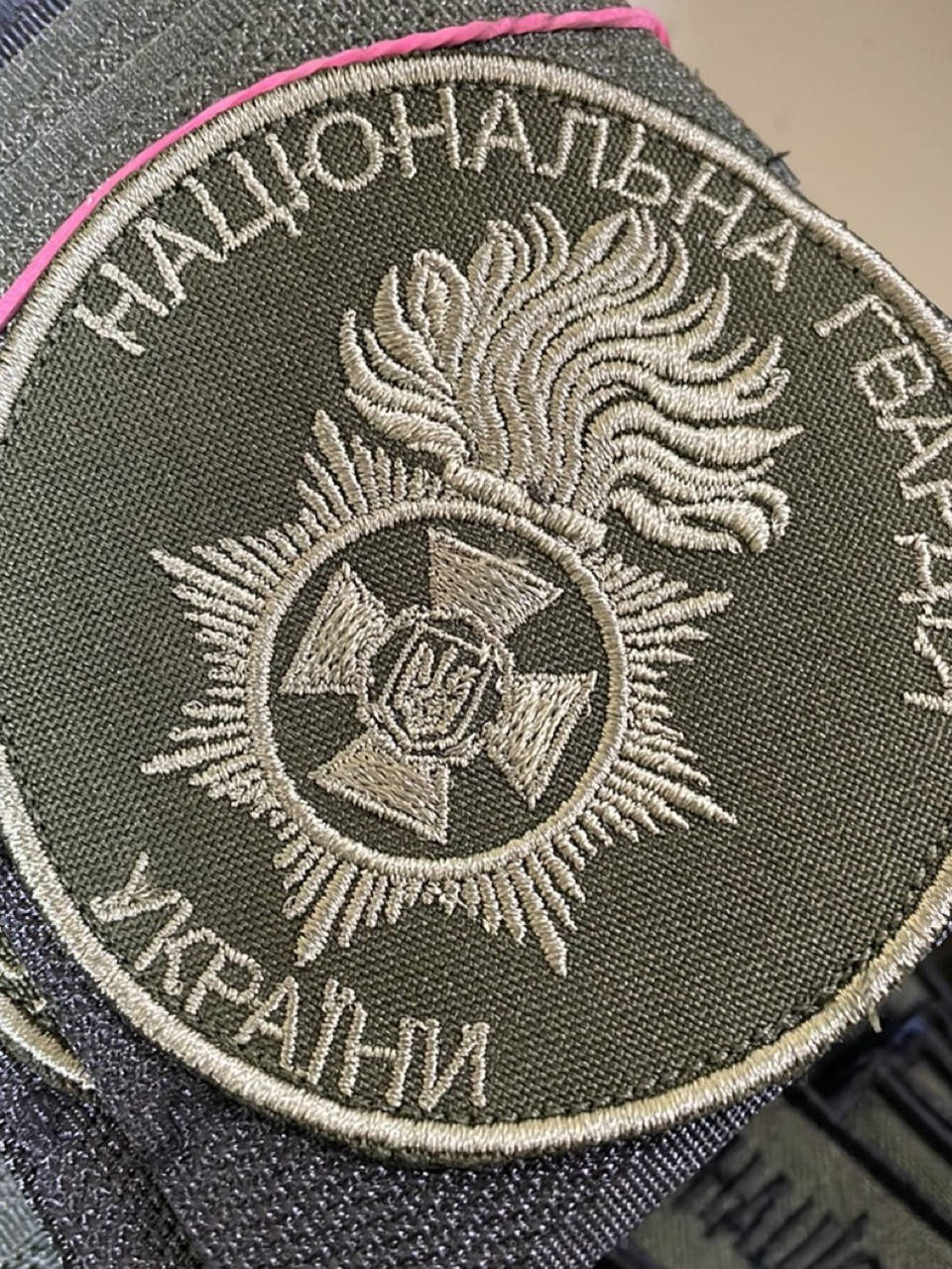 

Шеврон круглый НГУ нитка болото 8 см