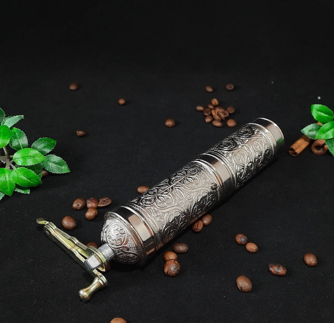 

Ручная турецкая кофемолка 22 см. (470 г.) Серебро