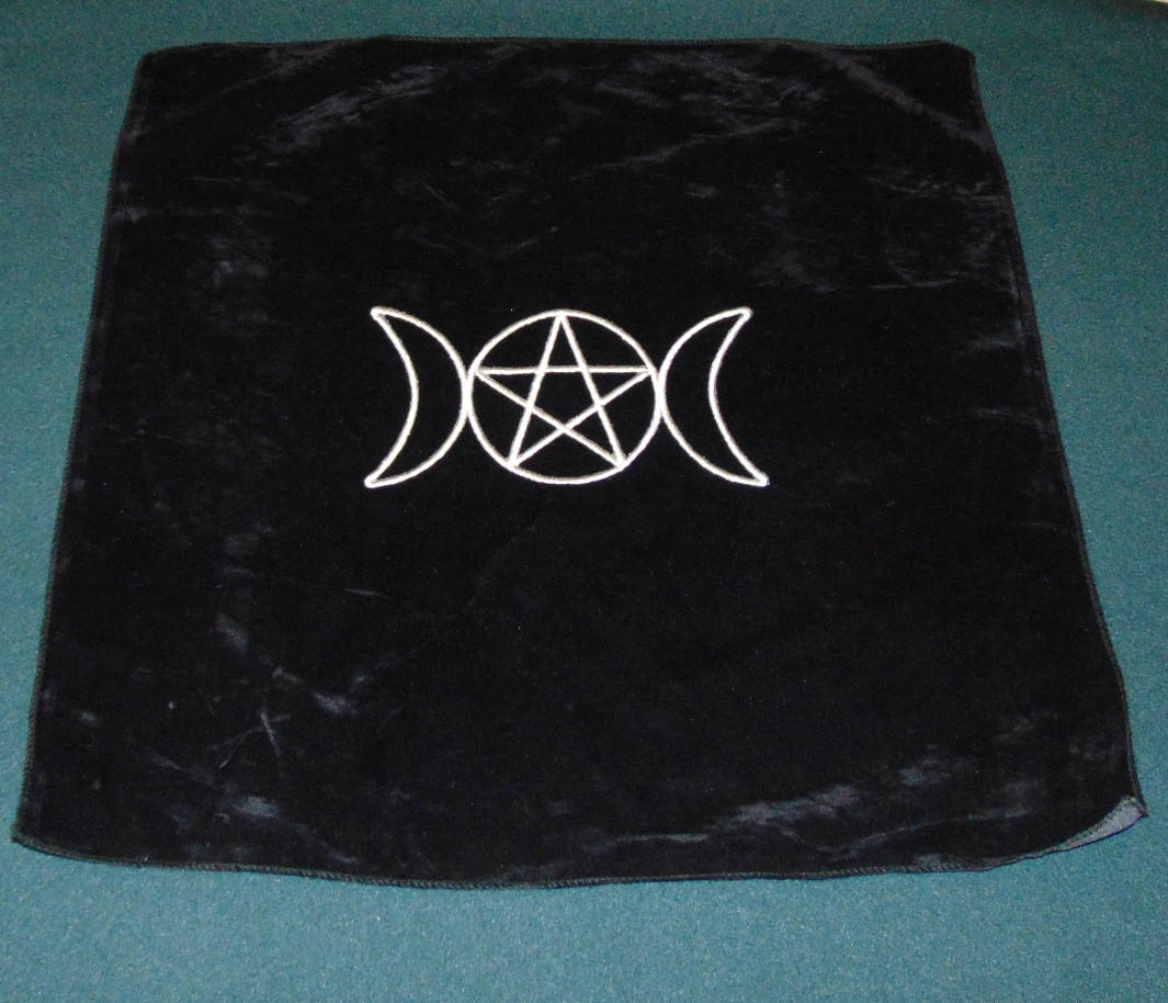 

Скатерть черная Триединая богиня