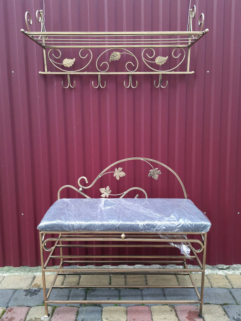 

Кованая прихожая средняя "Трубка". Пуфик + вешак, Золотистый