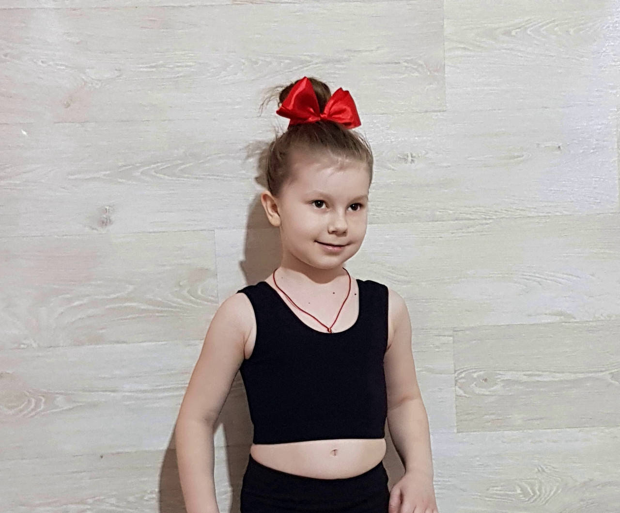 

Топ спортивный для девочек на широкой брители, Черный