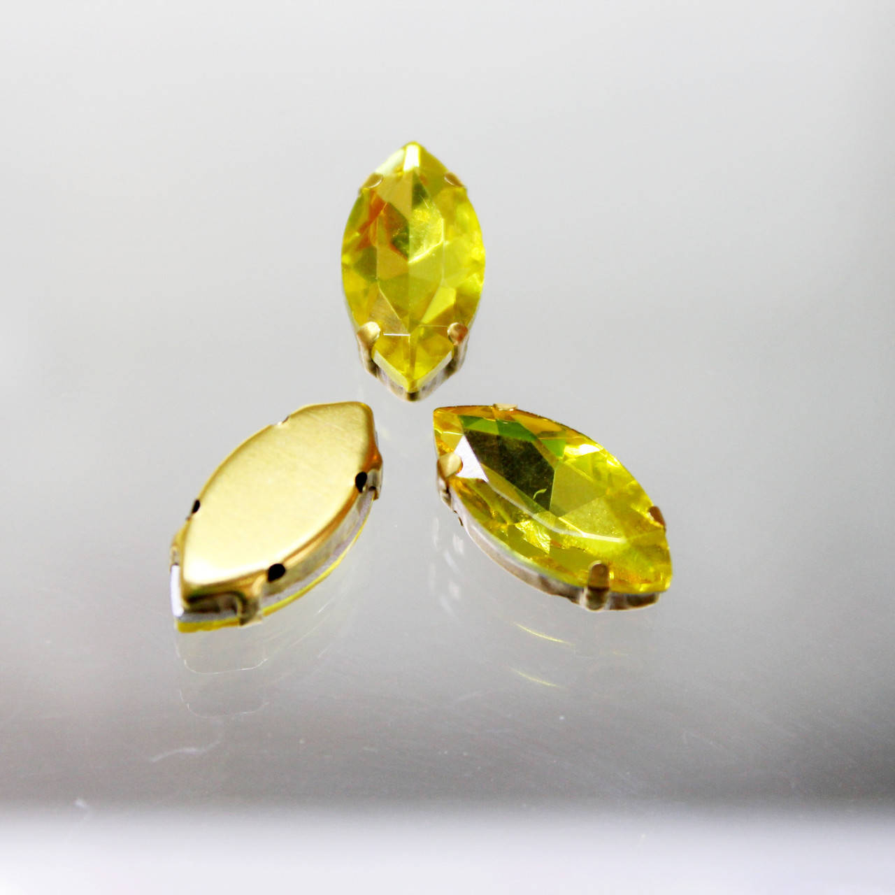 

Cтразы в золотых цапах.Лодочка 9х18мм.Цвет Citrine, Белый