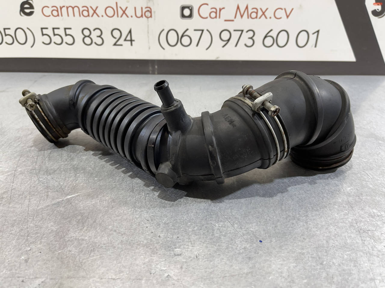 

Патрубок воздушного фильтра Гофра Mitsubishi Pajero Sport 1 1997-2008 MR312394