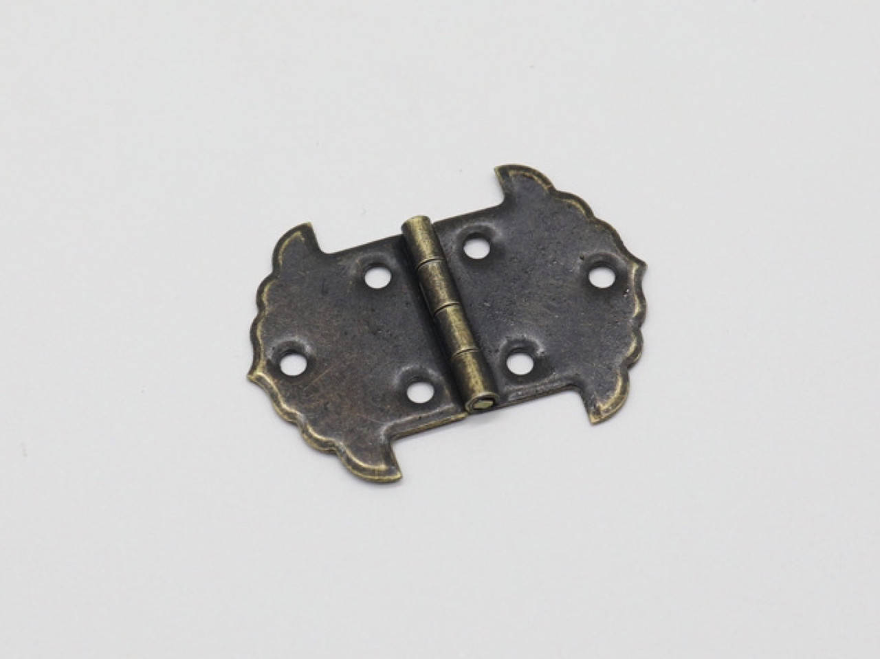 

Петля декоративная. Цвет "старая латунь". 40х30мм, Золотистый