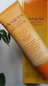 

Матуючий сонцезахисний крем для обличчя з тональним ефектом SPF50 Avon