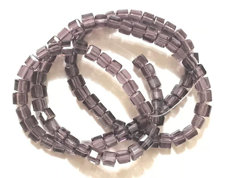 

Бусины на нитке Стекло кубики 2мм цвет пурпурный (~200 бусин на нитке)