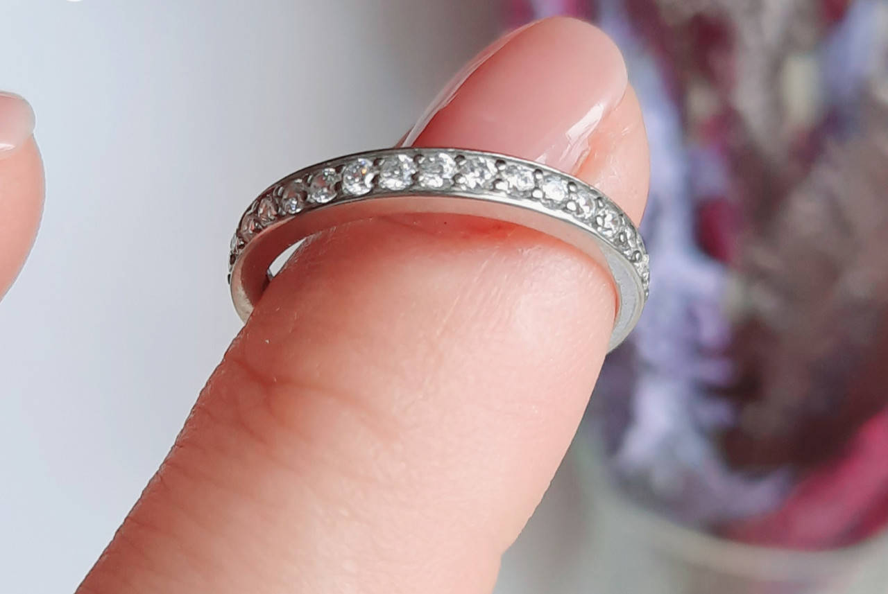 

Серебряное кольцо с фианитами