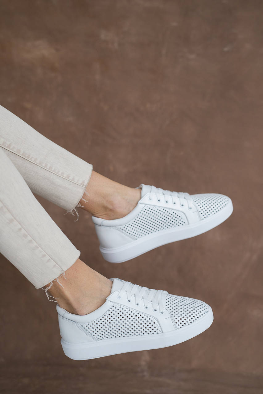 

Женские кроссовки кожаные летние белые Yuves 591 Casual Перфорация