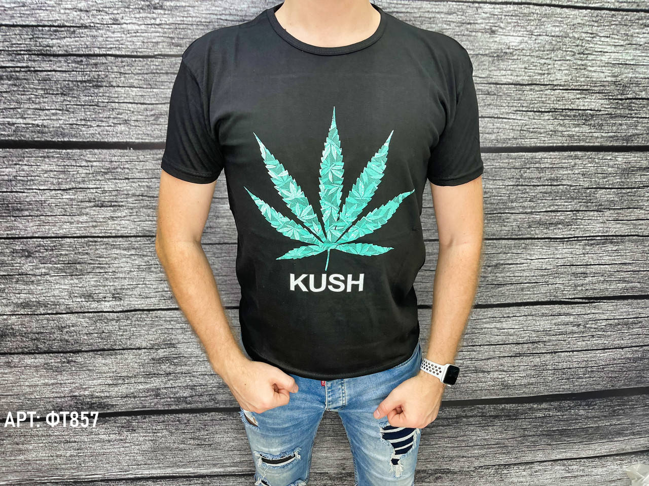 

Мужская футболка. Размеры: M (маломерят на размер)