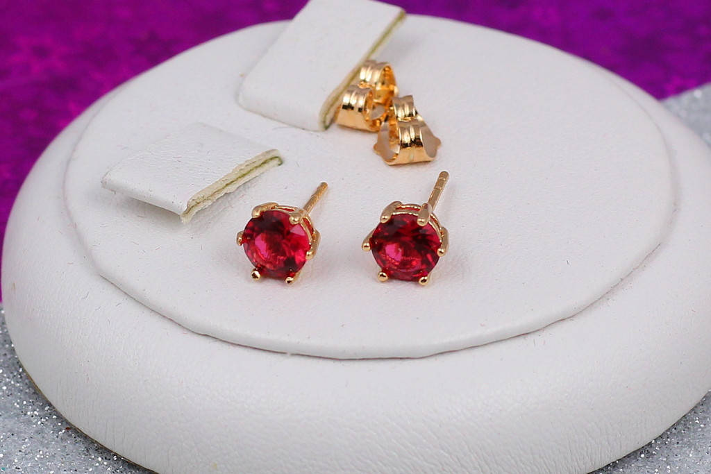 

Серьги гвоздики Xuping Jewelry малиновый камень 6 мм золотистые