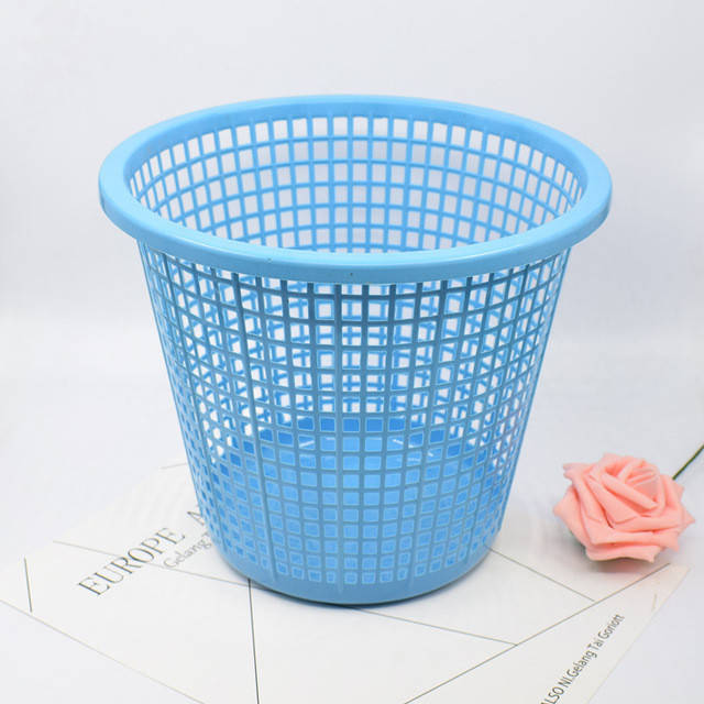 

Офисная пластиковая корзина для мусора. Голубая