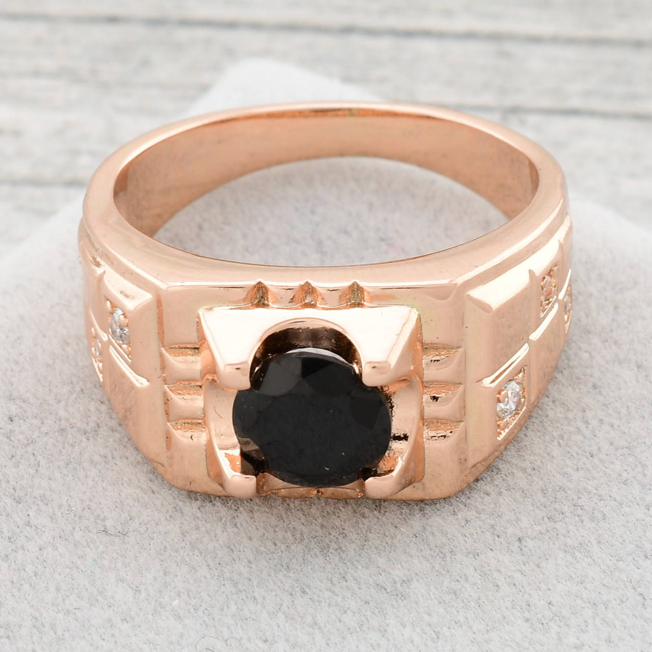 

Печатка Xuping 11582 ширина 12 мм чёрный фианит позолота РО размер 21