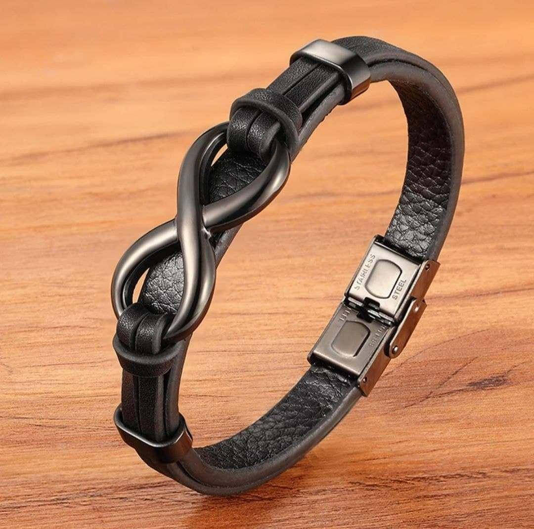 

Браслет кожаный Zig Jewelry со вставкой бесконечность чёрный