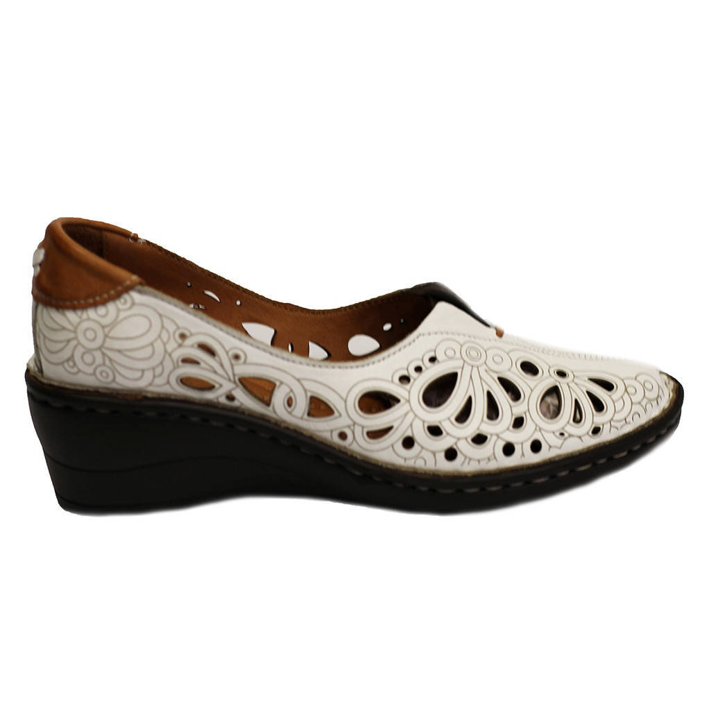 

Женcкие туфли с перфорацией Trio 40, Белый