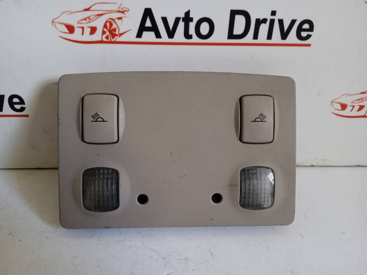 

Плафон освещения салона Audi A6 C5 1997-2004 год 4B0947303