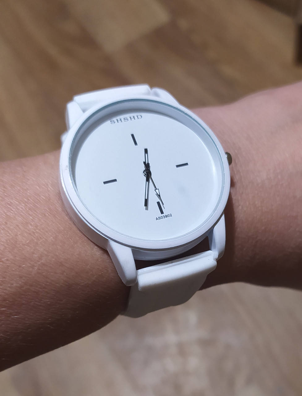 

Часы наручные кварцевые белые с силиконовым ремешком унисекс