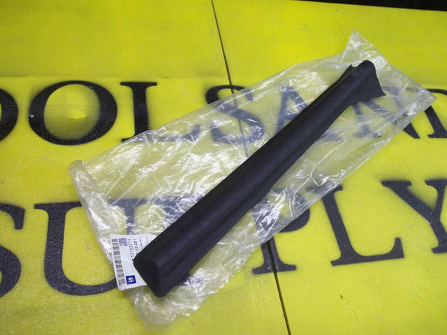 

Уплотнитель правой центральной стойки кузова наружный GM 13123711 Opel Astra-H 5 DOOR HATCH,ESTATE (L35,L48)