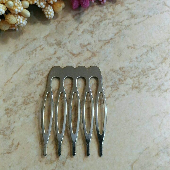 

Гребешок металлический серебро 4,0*2,7 см
