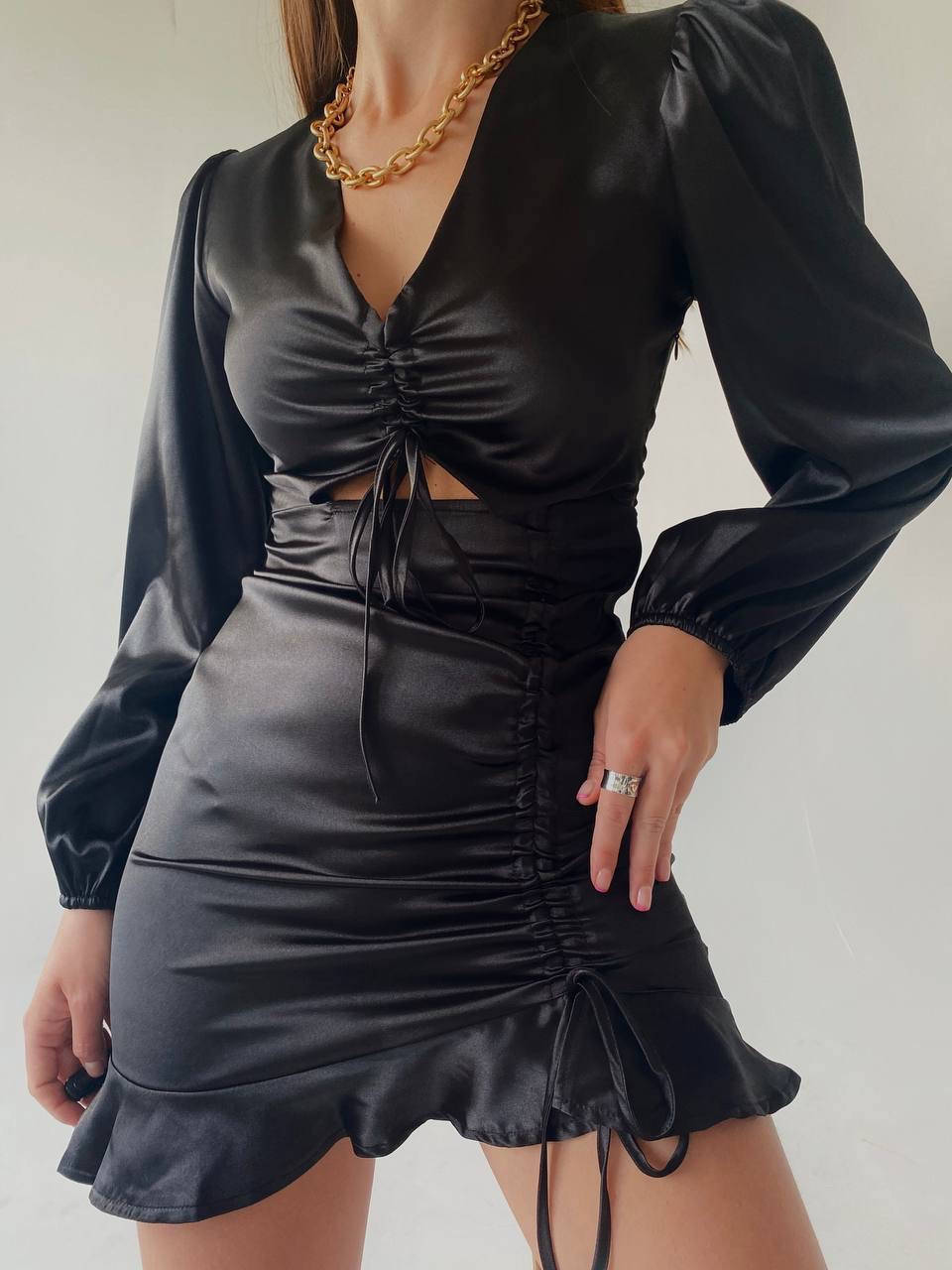 

Платье женское чёрное шёлковое с объёмными рукавами с затяжками M L