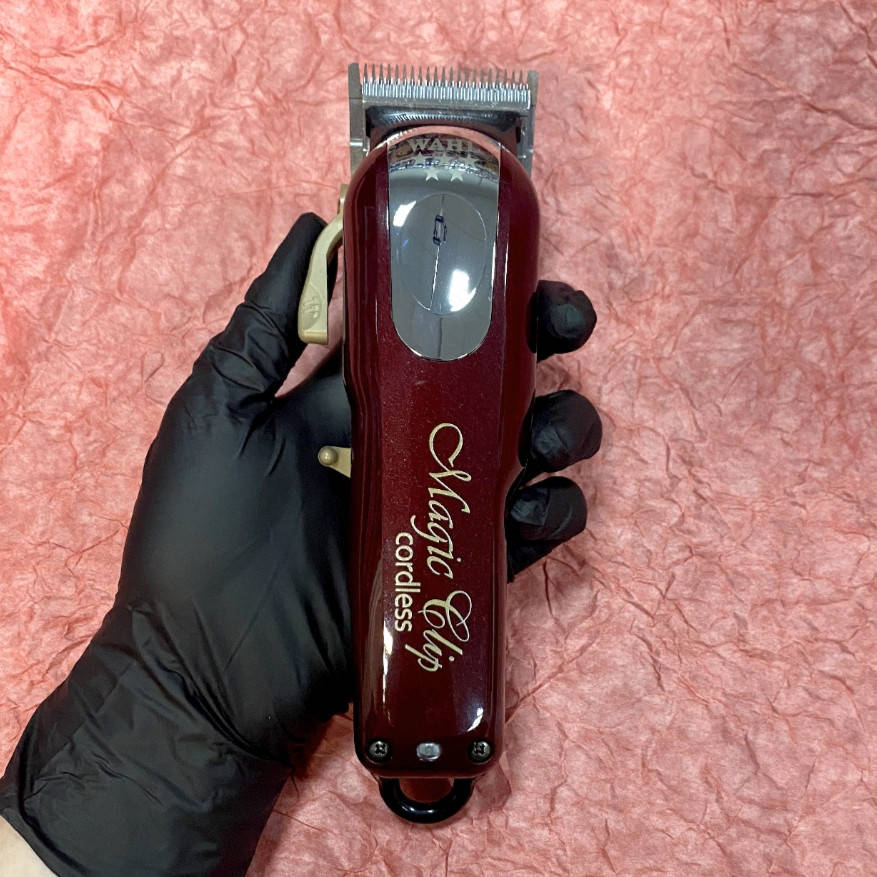 

Профессиональная машинка для стрижки волос роторная Barber Wahl Magic Clip Cordless (08148-016)