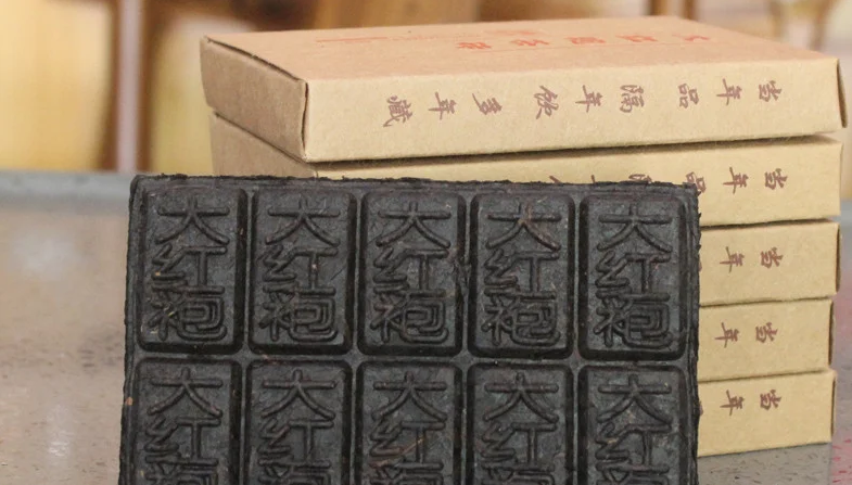 

Чай Красный Халат Да Хун Пао прессованный Оолонг 100 г TEA245