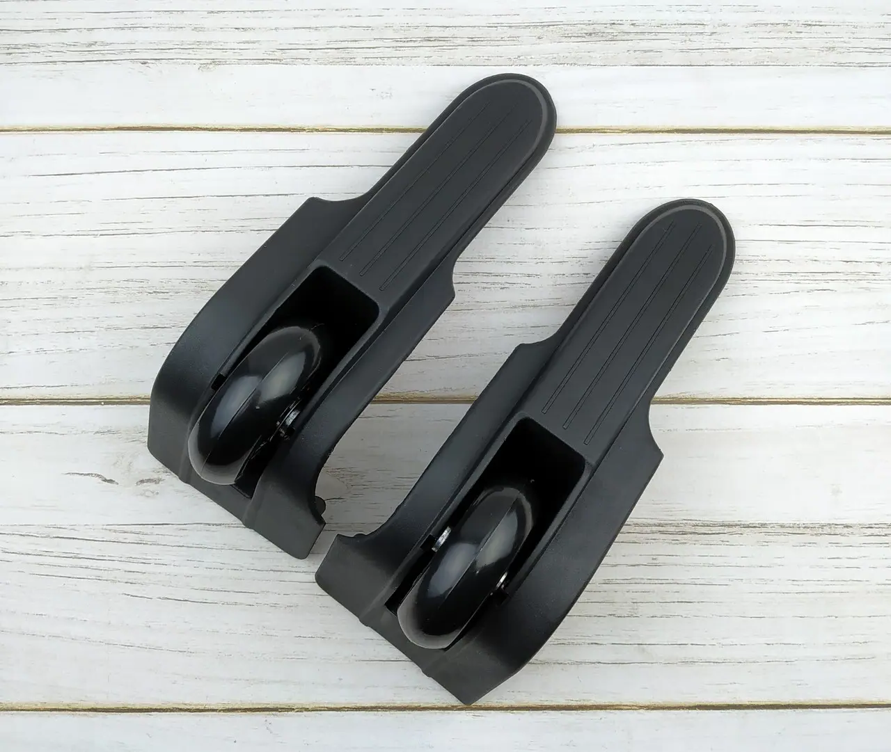 

Колесный блок для чемодана ЧКБ - 15, вар.1 (D=67 mm)