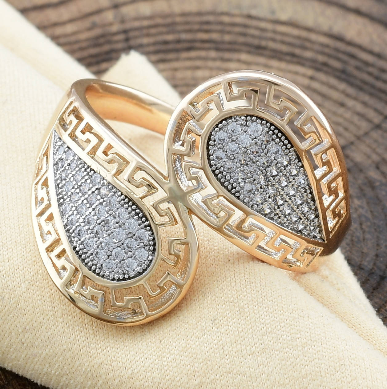 

Кольцо Xuping с родированием 32062 белые фианиты позолота 18К размер 21