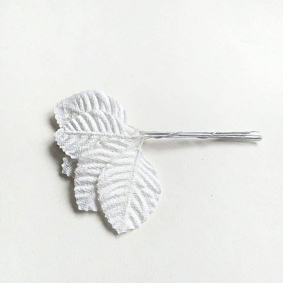 

Листики из сатина с напылением. Цвет белый. 10 штук.