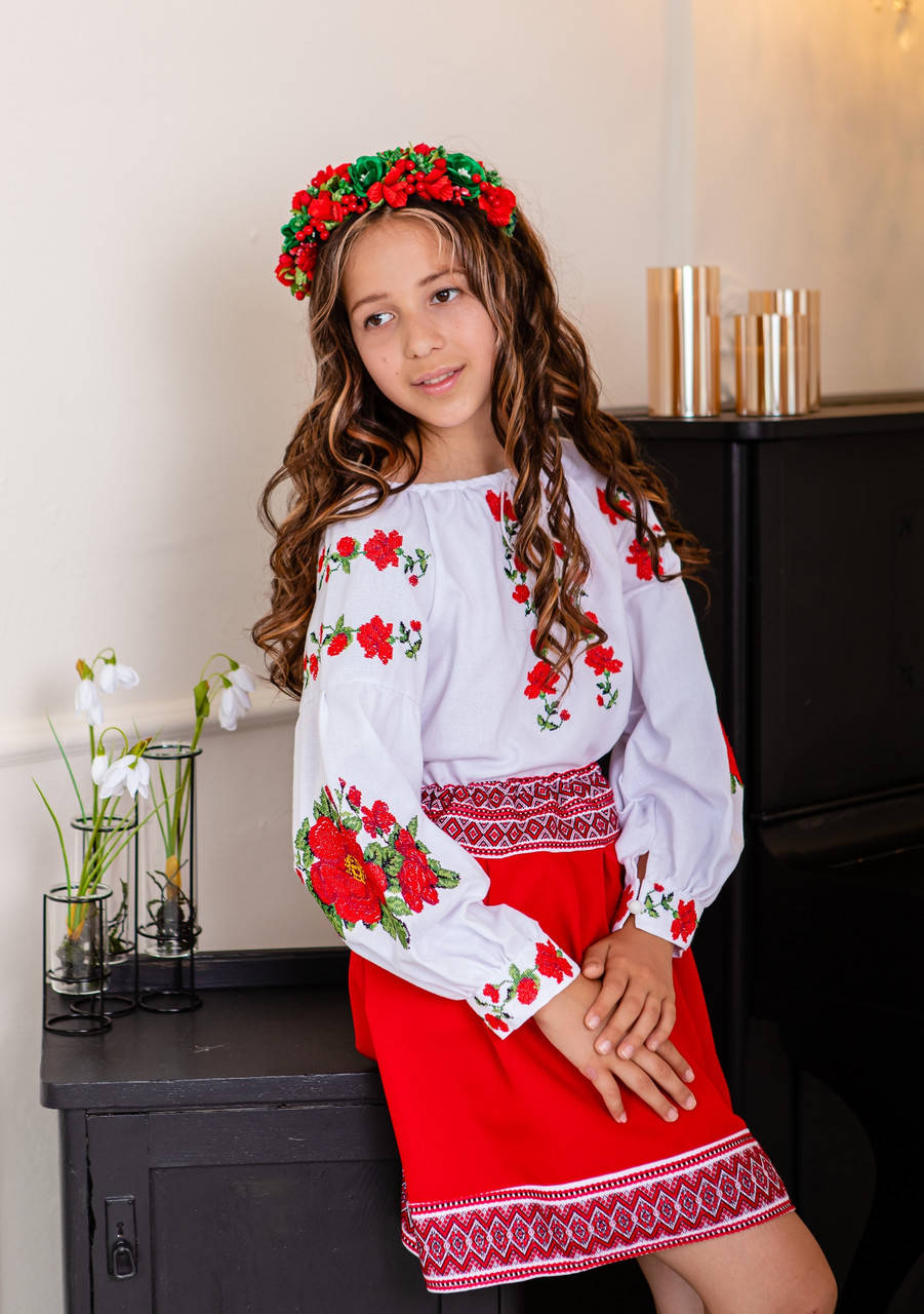 

Вишиванка для дівчинки Шик червоно-зелена.