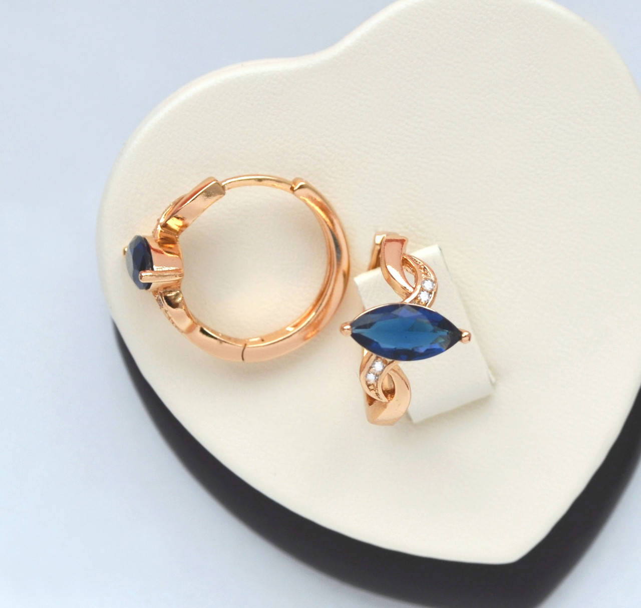 

Серьги-кольца с синими кристаллами фирма Xuping позолота 18к.