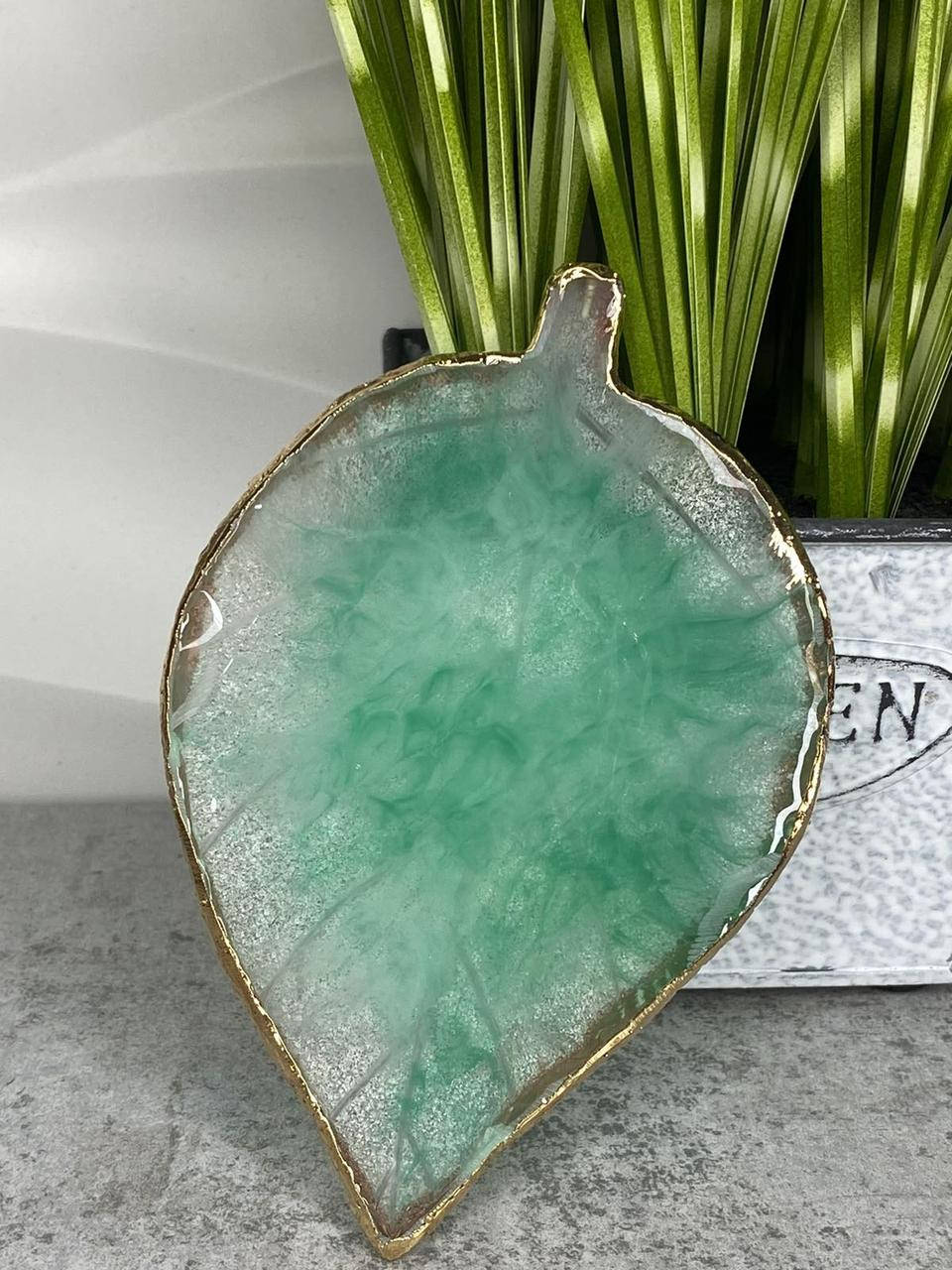 

Палитра для смешивания красок лепесток зеленый, Зелёный