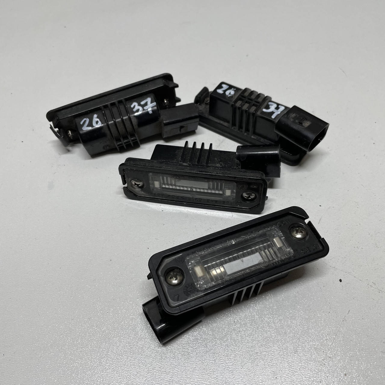 

1j6943021b Плафон подсветки номерного знака Vw Golf 5 Seat leon Ibiza Polo 3d0943021A фонарик лампочка гольф