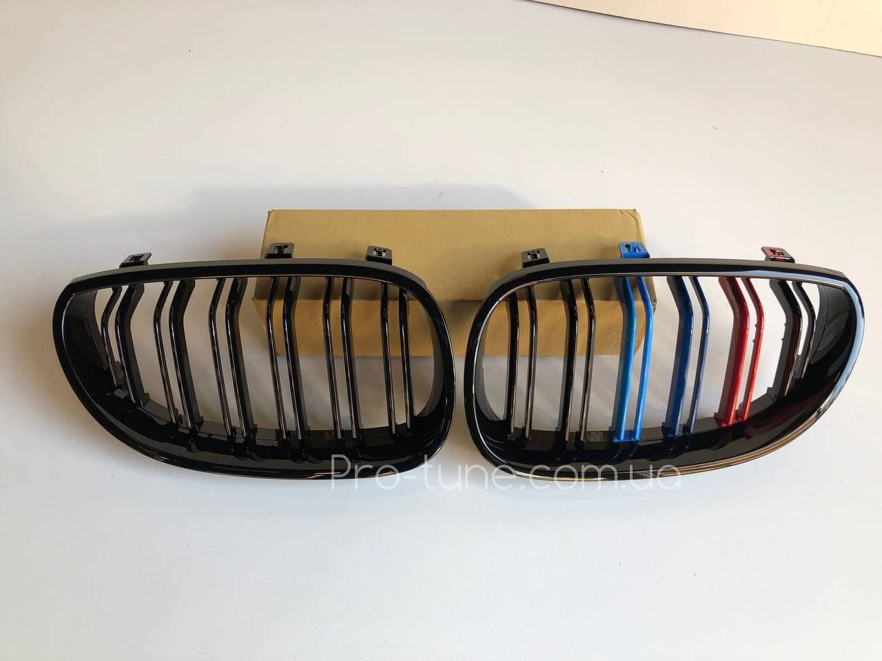 

Решетки радиатора (ноздри) BMW e60/e61 M-sport (Colour), Черный