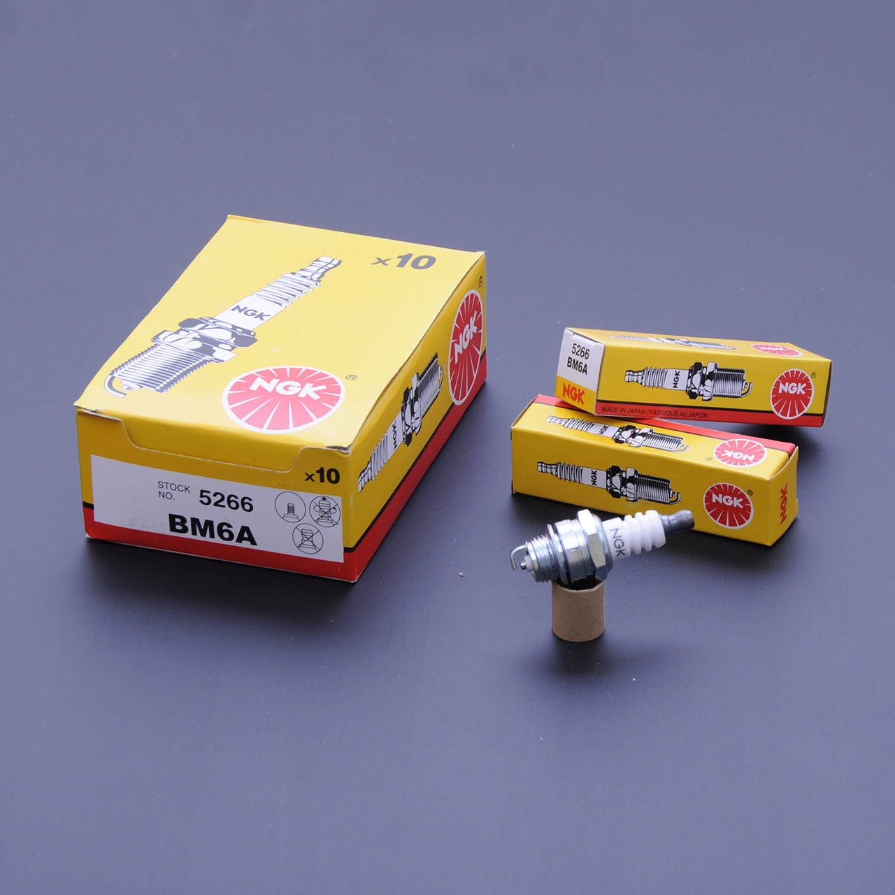 

Свечи 2 тактные NGK -1к-т L=9,5мм,Ключ=19 (BM6A)5266